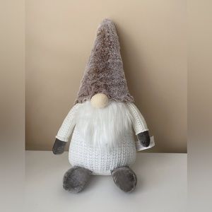 NWOT Gnome knit White sweater 16”